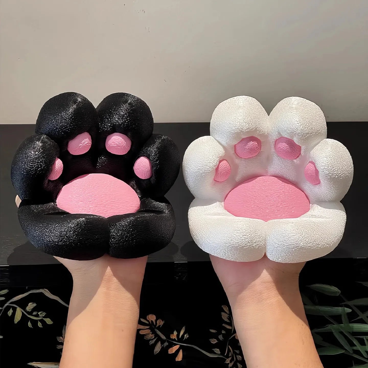 Cute Cat Claw Phone Stand, Creative Pedestal Support Stand Desktop Ornament