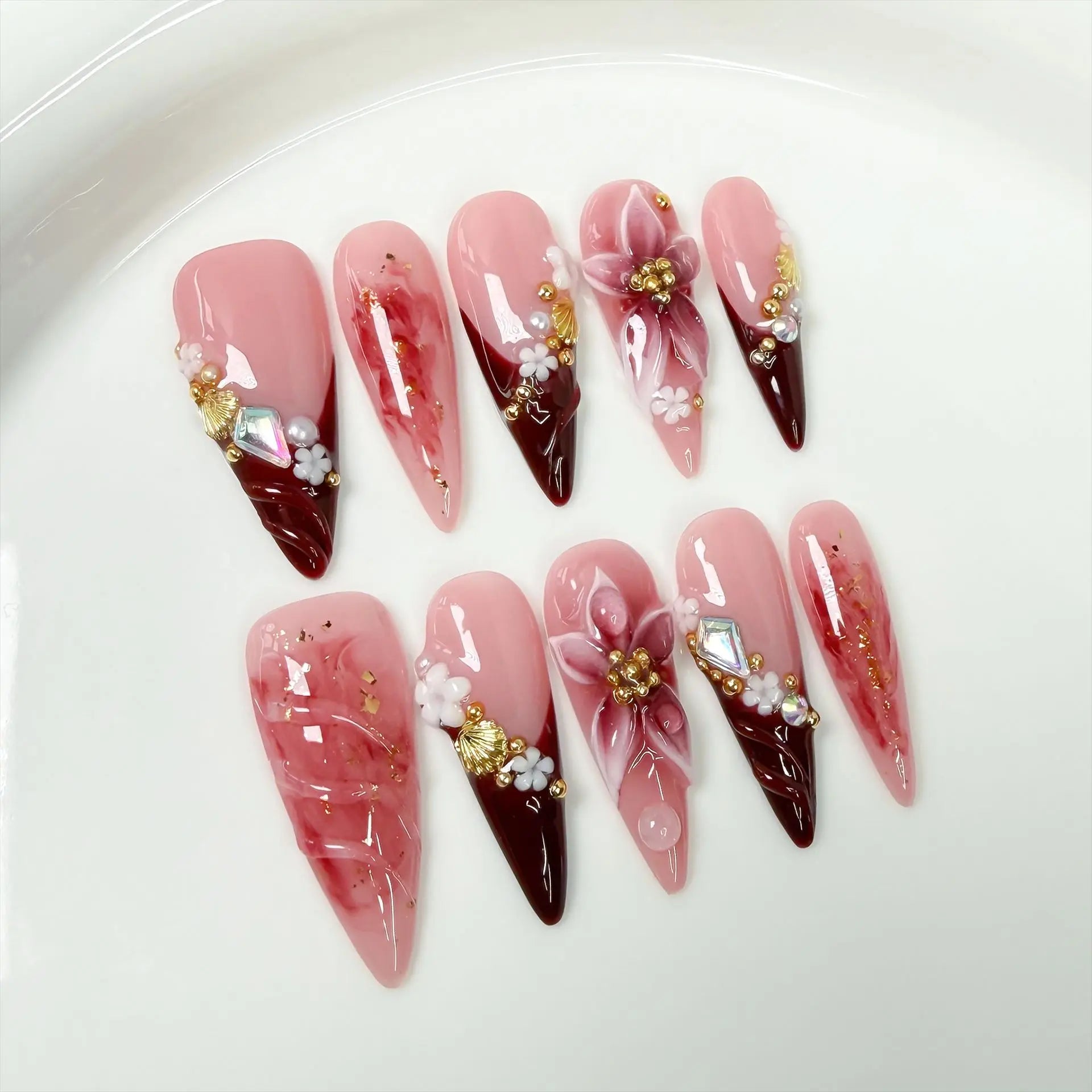 10pcs Retro Golden Almond Handmade Press on Nails Heart Pattern Fake Nails False Nail Artificial Nail 네일팁 Накладные Ногти Uñas