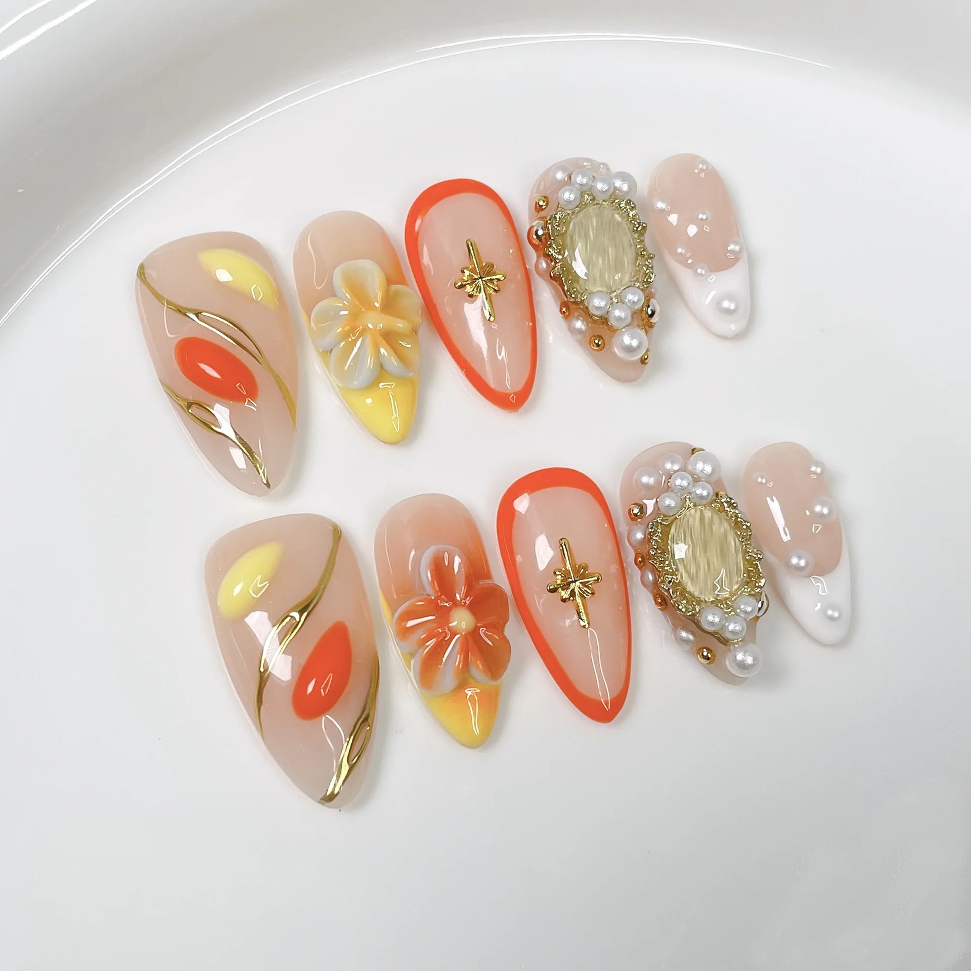 10pcs Retro Golden Almond Handmade Press on Nails Heart Pattern Fake Nails False Nail Artificial Nail 네일팁 Накладные Ногти Uñas