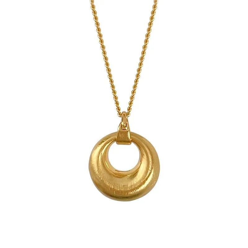 Minimalist new in fashion light luxury brushed round pendant necklace exquisite and High quality collar chain banquet jewelry