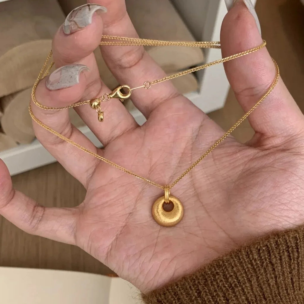Minimalist new in fashion light luxury brushed round pendant necklace exquisite and High quality collar chain banquet jewelry